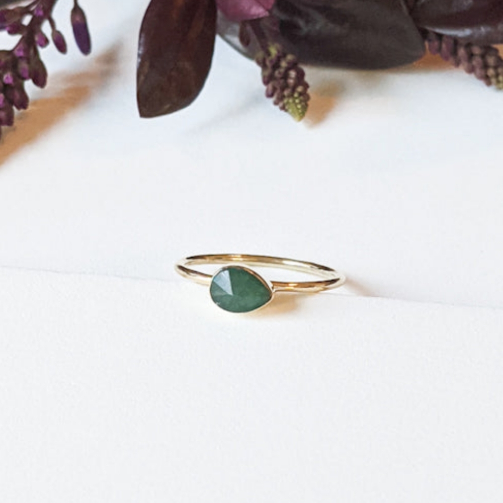 🦋LAST🦋 NWT Baizaar Teardrop Emerald Dainty Stacking Ring, Size 8.75